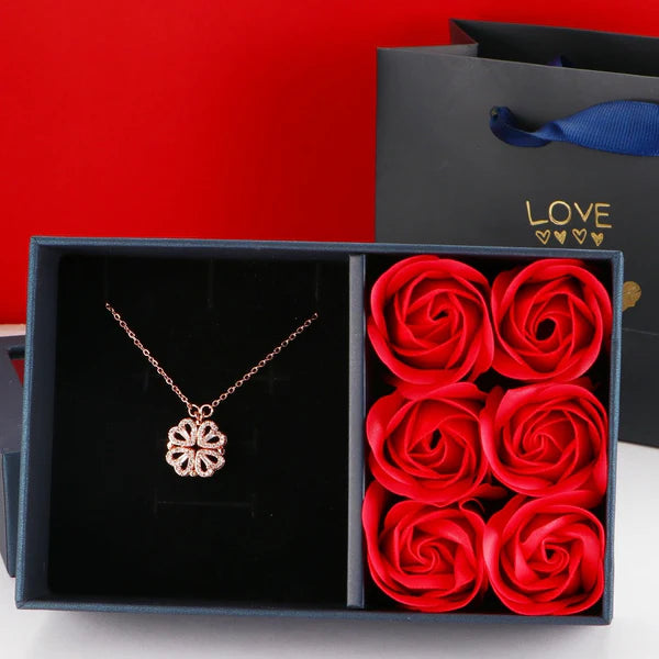Colar de trevo de quatro folhas + Caixa de presente com rosas - Promoção dia dos Namorados ❤️